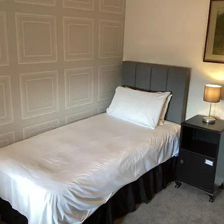 Oyo Rayanne House Guest Accommodation-3