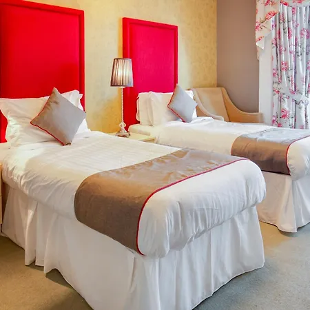 Oyo Lamphey Hall-2