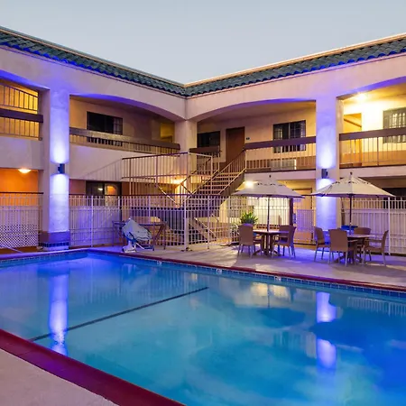 Days Inn & Suites By Wyndham Artesia-2