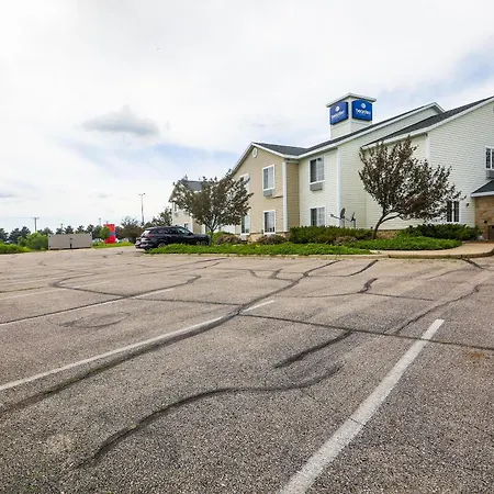 Evansville Inn & Suites By Oyo-3