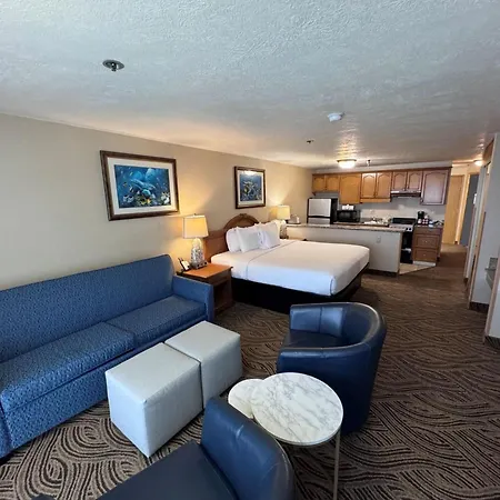 Promenade Inn & Suites Oceanfront-3