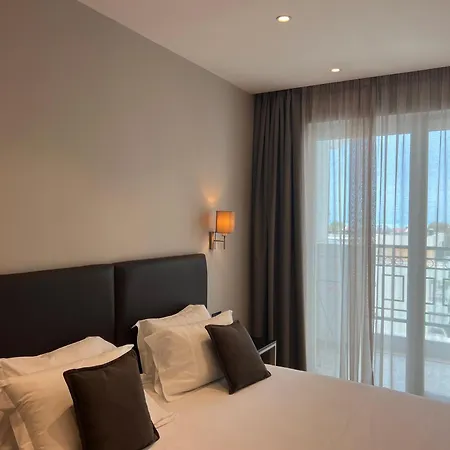 Coastline Luxury Apart Hotel-3