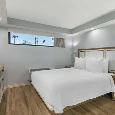 Best Western Plus Beach Resort-3
