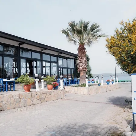Maya Bistro Hotel & Beach-2