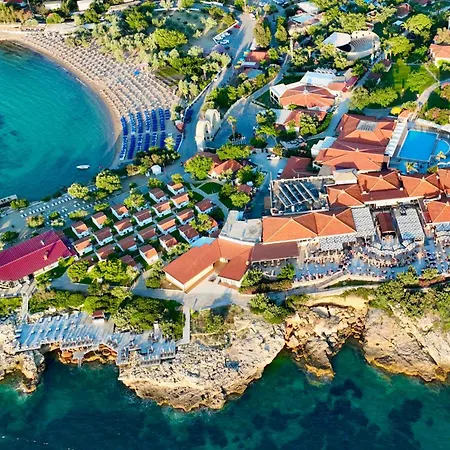 Maya Bistro Hotel & Beach-3