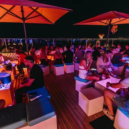 Q-Royal Skylounge-2