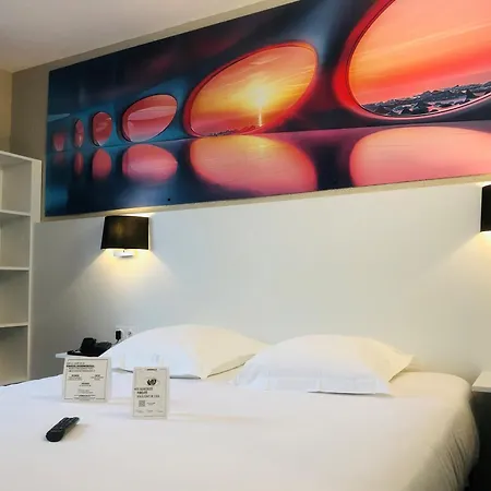 Hotel The Originals Bernay Acropole-3