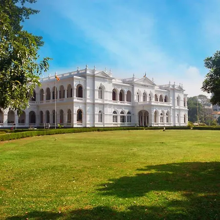 Fairway Colombo - Sri Lanka'S First Hotel With Robot Technology-3