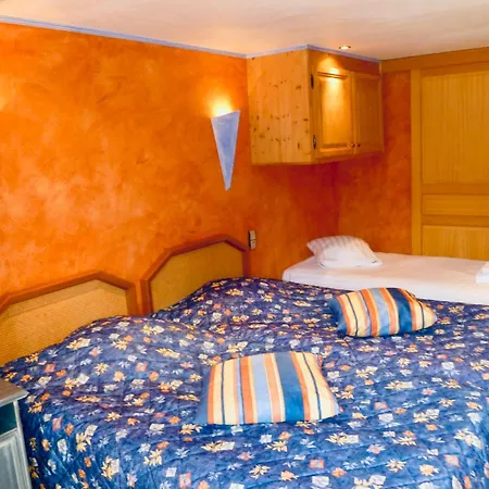 Hotel Restaurant Les Pins logis-3