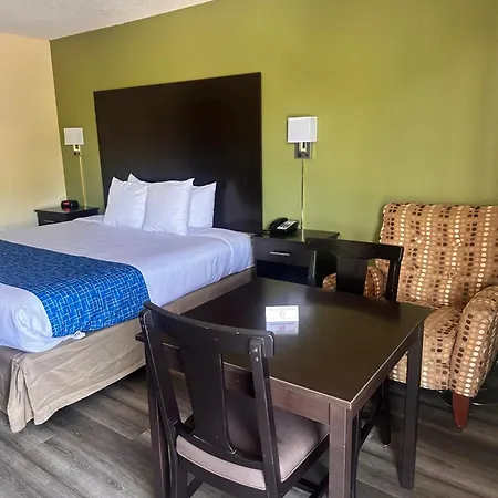 Travelodge By Wyndham Clarksville-3