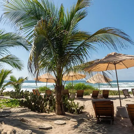 Casa Mariposa Beach Hotel-2
