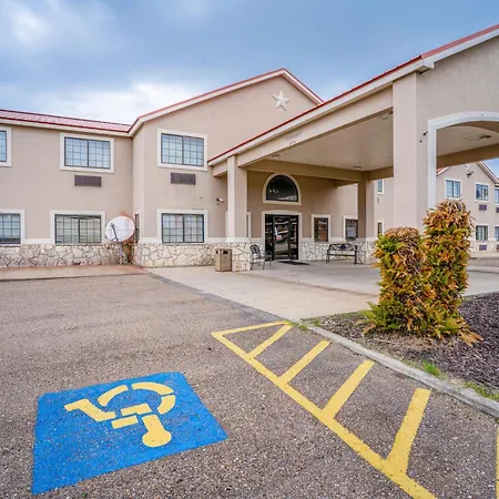 Days Inn & Suites By Wyndham Beeville-2