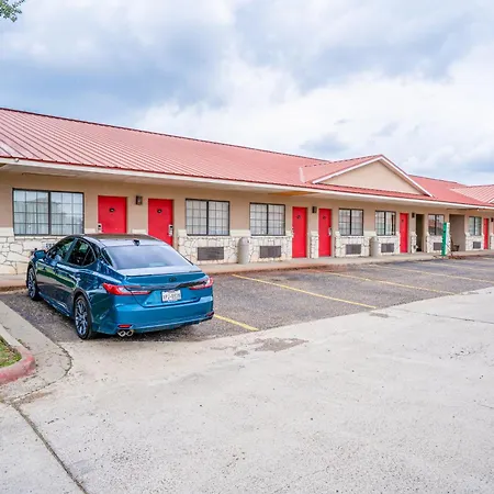 Days Inn & Suites By Wyndham Beeville-3