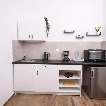 Bella Vista Apartments-3