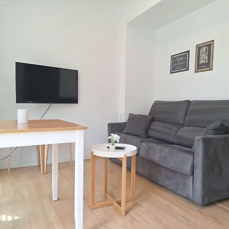 Acero y Piedra Apartamentos con jardín privado-2
