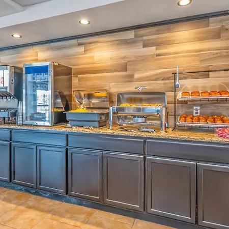 Comfort Inn & Suites Thousand Islands Harbour District-3