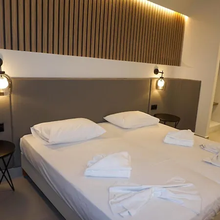 Neon Hotel-2