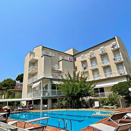 HOTEL TRIONFAL - Fronte Mare - Vicinissimi al Centro-3