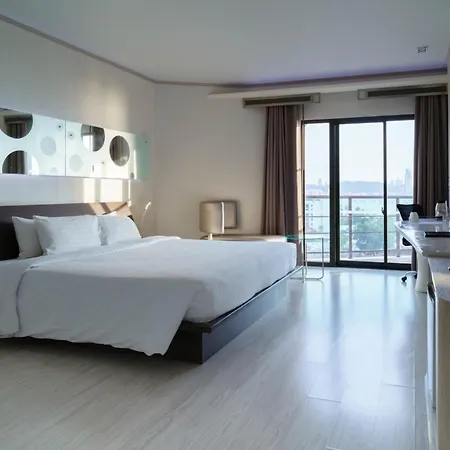 Pattaya Discovery Beach Hotel-3