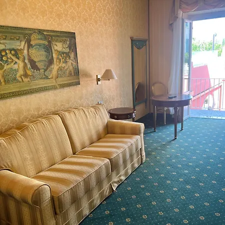 Hotel Alla Riviera Lake View-3