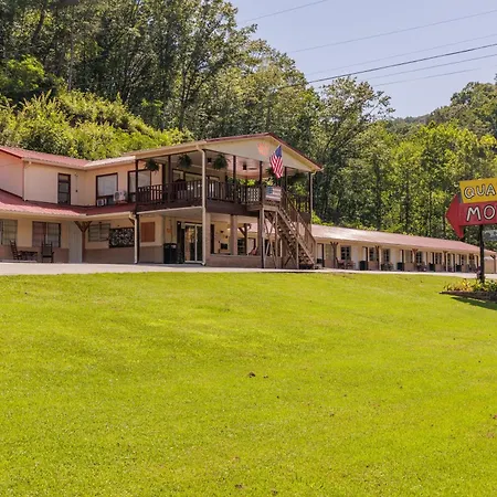 Qualla Cabins And Motel Cherokee Near Casino-2