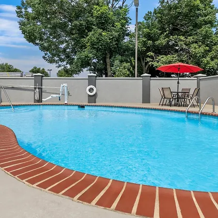 Quality Inn Oak Grove Fort Campbell-3