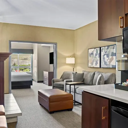 Ramada By Wyndham Drumheller Hotel & Suites-3