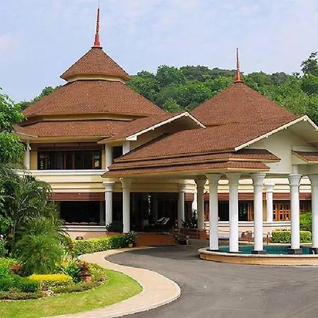 Hotel And Beach Bungalow At Lanta Resort-2