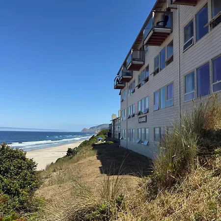 Seahorse Oceanfront Lodge-2