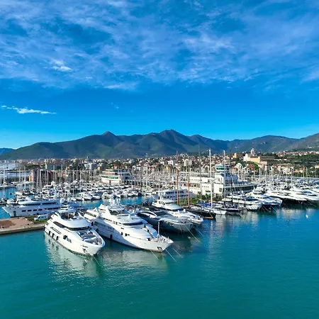 Albergo Yacht Club Marina Di Loano-2