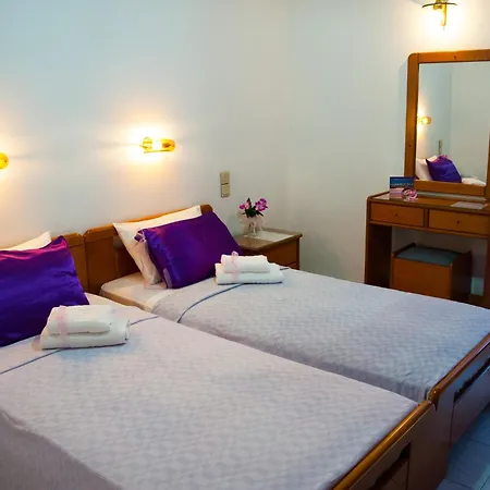 Celebrity Hotel-3