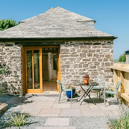 Lower Tresmorn Farmhouse-3
