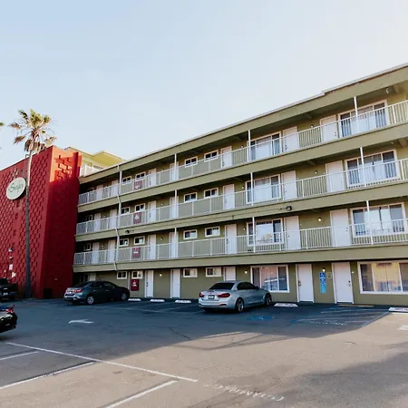 Surfer Beach Hotel-3