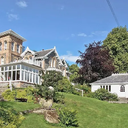 Holly Lodge-3