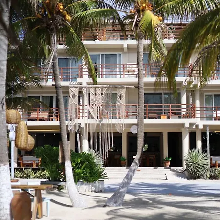 Noah Beach Hotel & Suites-2