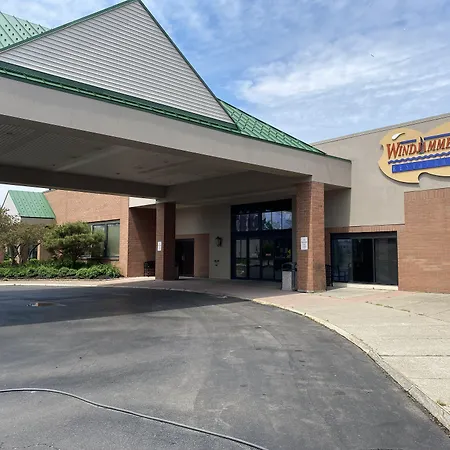 Clarion Hotel Conference Center on Lake Erie-3