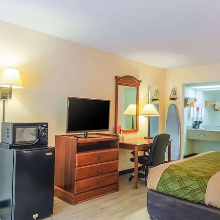 Econo Lodge Inn & Suites Gulfport Airport-3