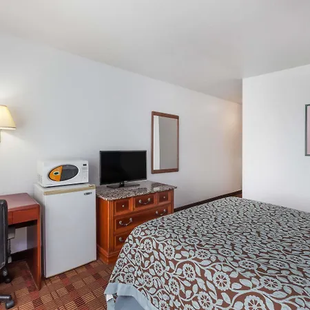 Days Inn By Wyndham Holland-3