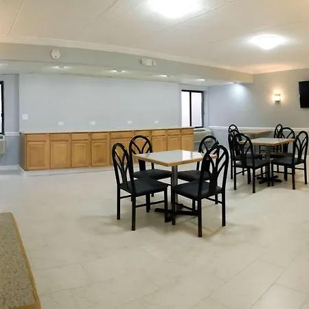 Howard Johnson By Wyndham Waukegan Great Lakes-3