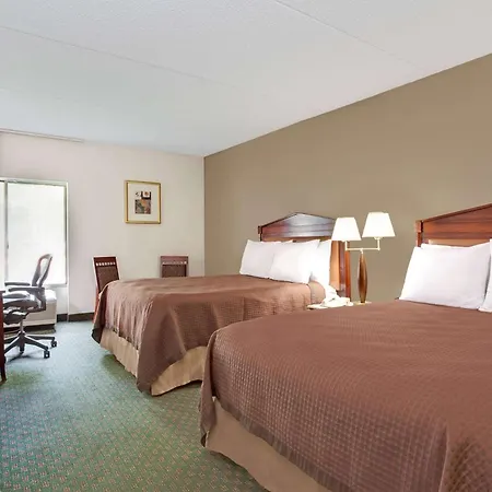 Days Inn By Wyndham Newport News City Center Oyster Point-2