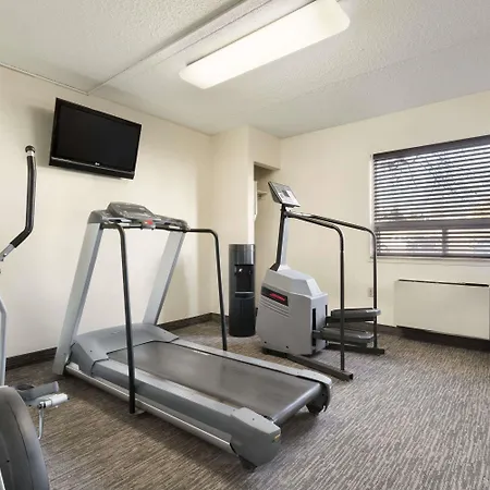 Travelodge By Wyndham Edmonton South-3