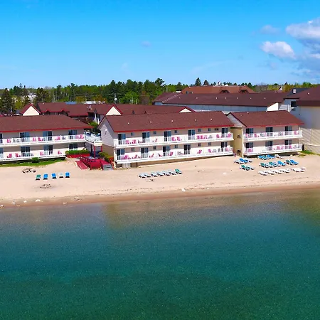 Super 8 Beachfront By Wyndham Mackinaw City, Mi-3
