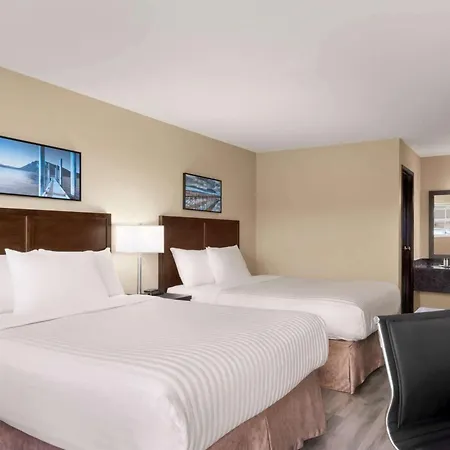 Travelodge By Wyndham Salmon Arm Bc-3