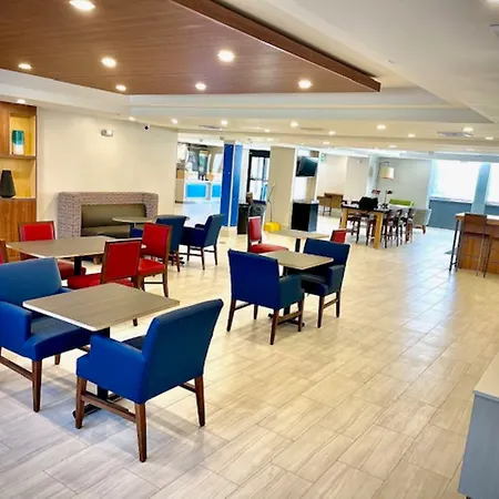 Holiday Inn Express - Fall River North-2