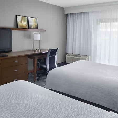 Courtyard By Marriott Rye-2