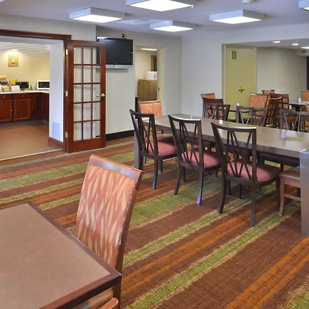 Days Inn By Wyndham Newark Wilmington-3