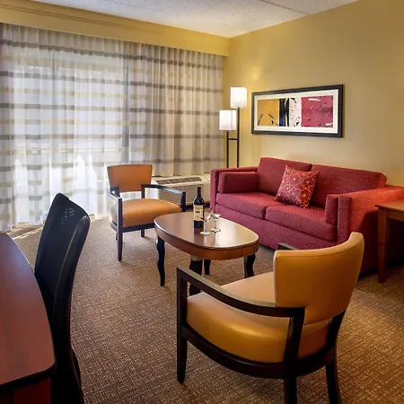 Courtyard By Marriott Norwalk-2