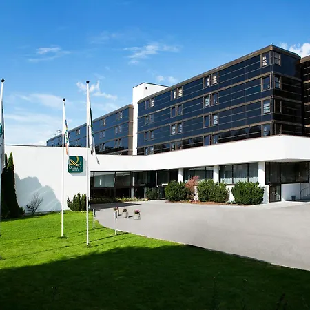 Quality Hotel Entry-2