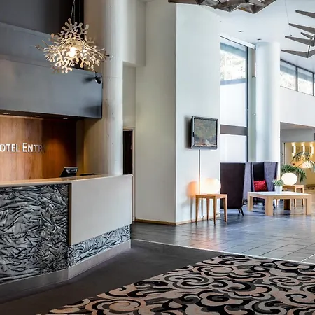 Quality Hotel Entry-2