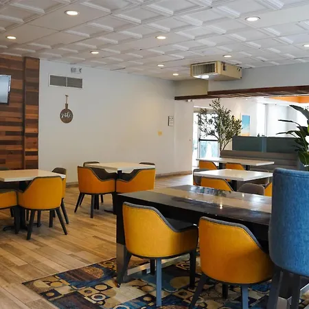 Days Inn By Wyndham Southington-2